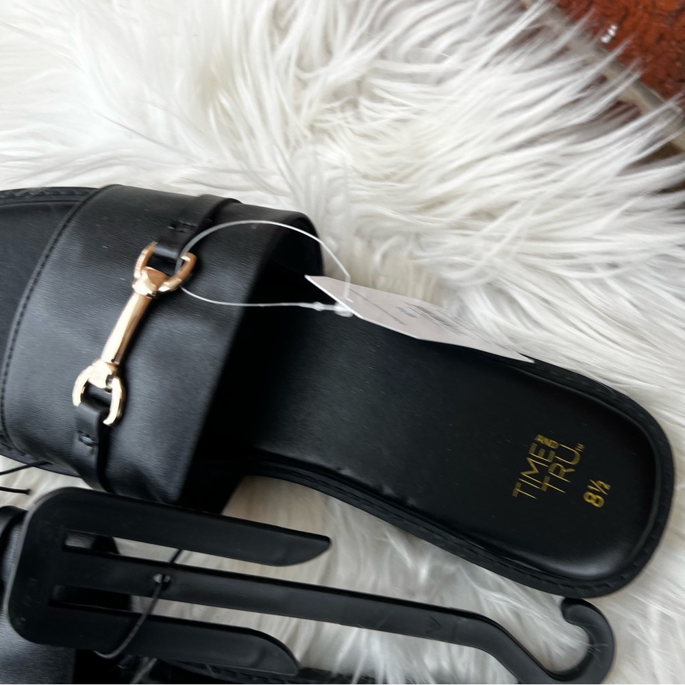 Time and Tru Black and Gold Buckle Slip On Open Toe Flip Flop Sandals - Picture 5 of 5